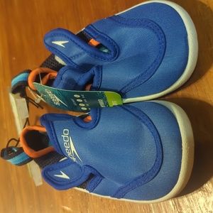 NWT Speedo little boys water shoes size 5-6‎